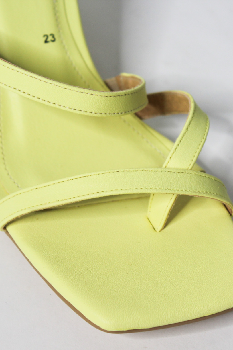 ARIANA YELLOW